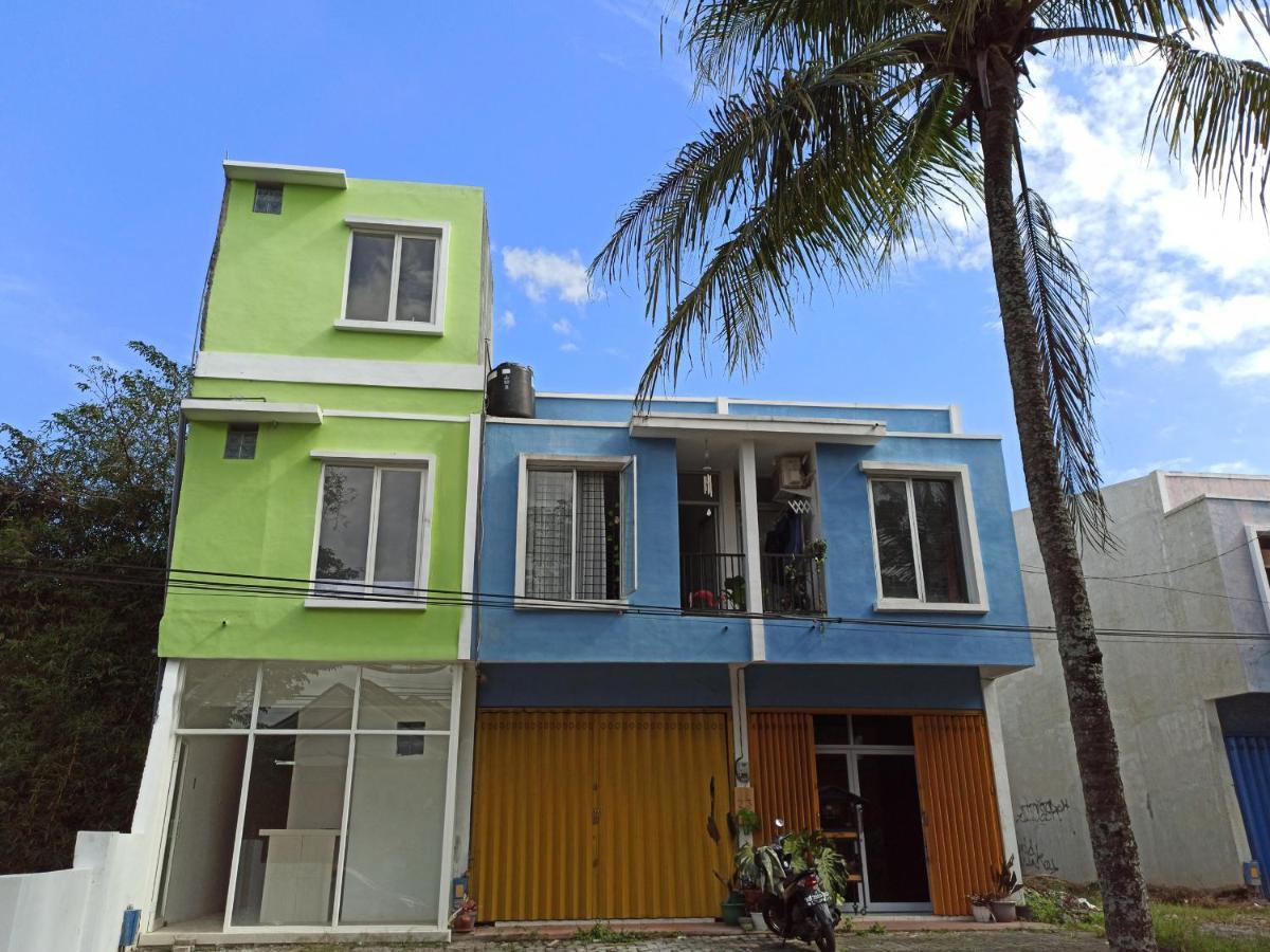 Hotel Oyo 3495 Menjangan At De Priok 2*